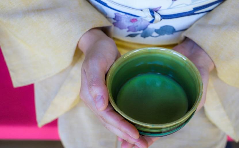 茶室「麟閣（リンカク）」で着物を着ての茶道体験