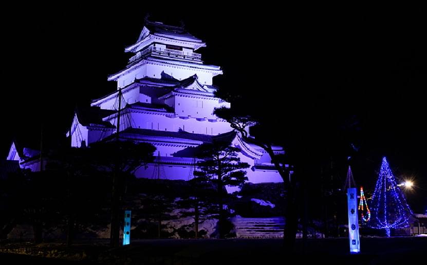 ガイド付き鶴ヶ城の夜間登閻