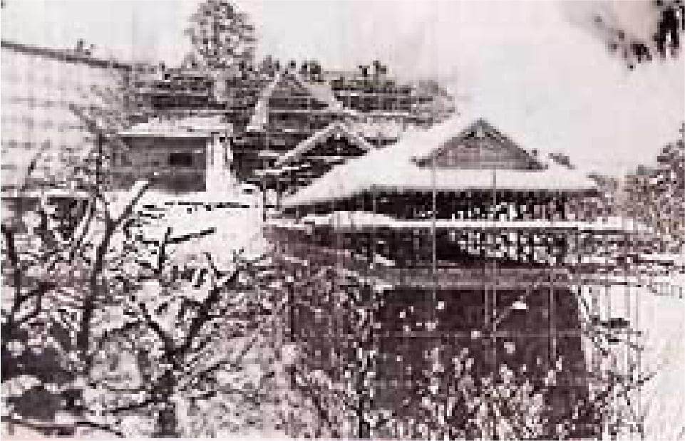 昭和４０年完成の『鶴ヶ城天守閣』復元時の様子