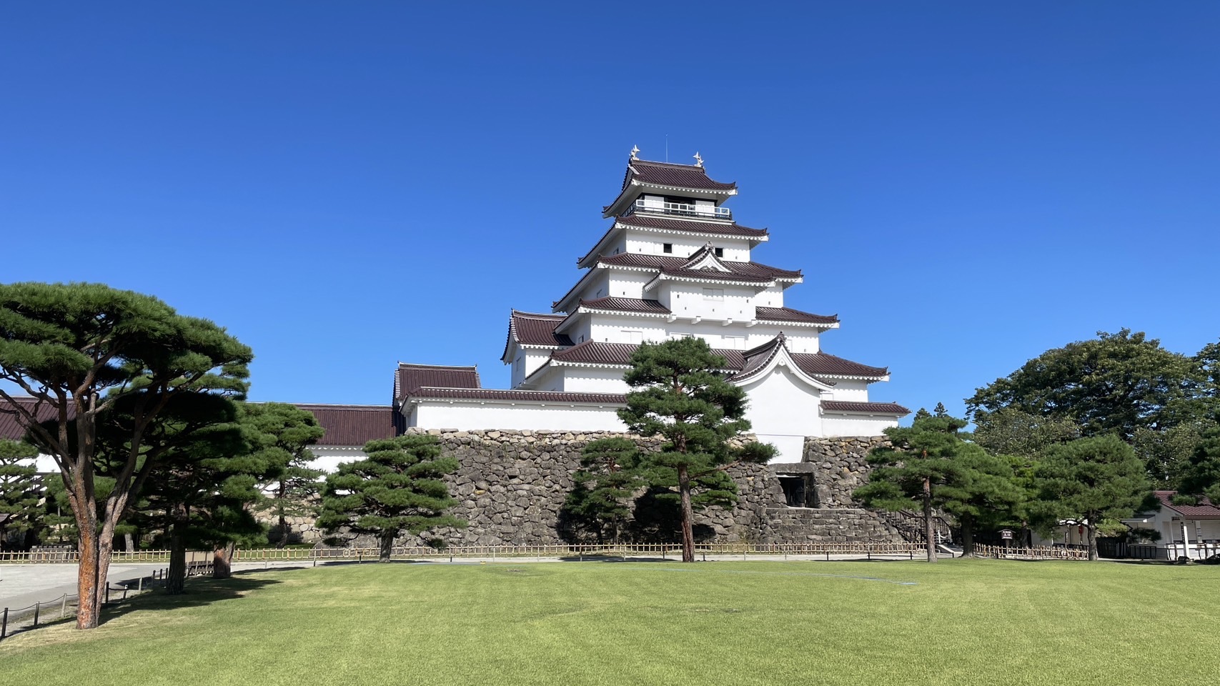 お城と白馬 お盆期間 鶴ヶ城営業時間の延長について | 一般財団法人 会津若松観光